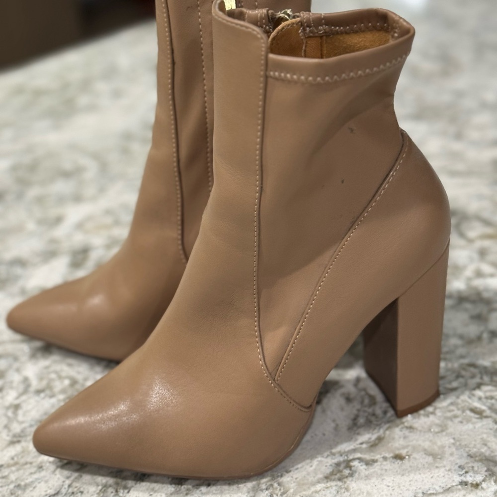 Elegant Tan Women's Boots
